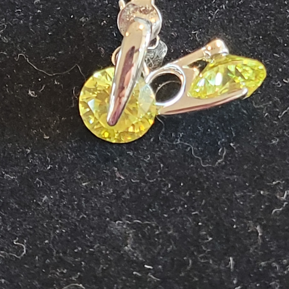 Sterling Silver Peridot Gemstone Pendant & Earrings - Picture 2 of 8